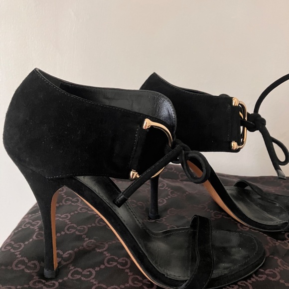 GUCCI SILVER STIRRUP SUEDE HEELS - Picture 7 of 9